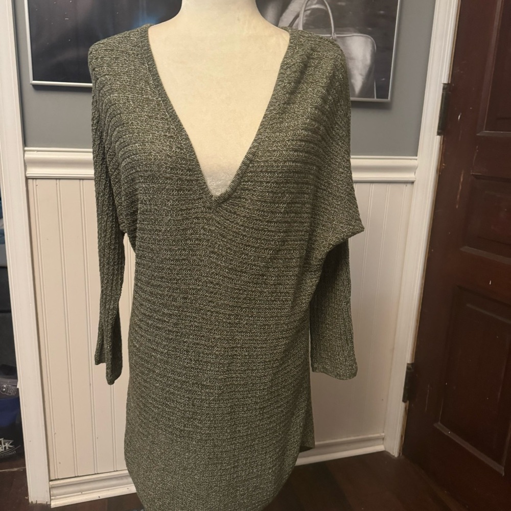Soho Jeans New York & Co Olive Green Knit V-Neck Tunic Size Large